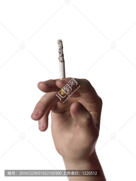 手拿著香煙
