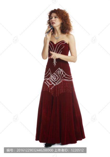一個(gè)女人唱的