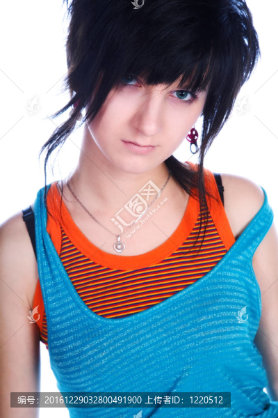 穿著鮮艷衣服的少女