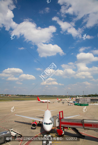 在飛機停