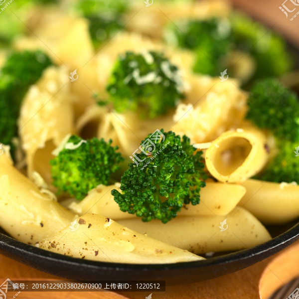 烤西蘭花和意大利面
