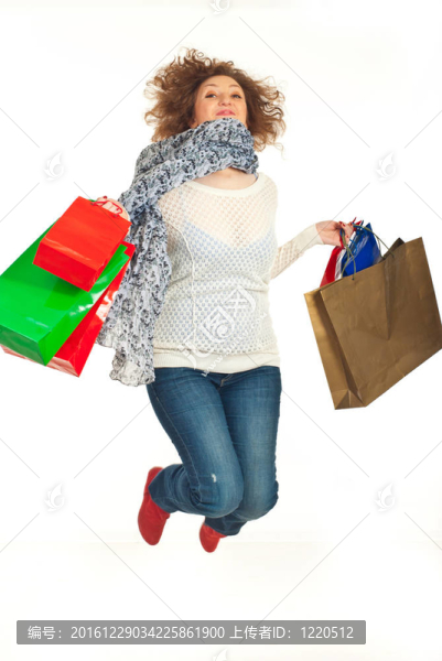 紅發(fā)女人歡快跳躍