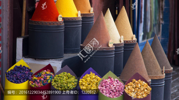 香料和花店在菲斯；摩洛哥