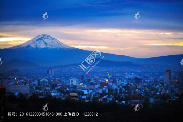 墨西哥城山夜景