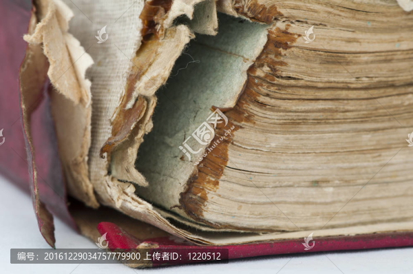 舊破舊的書