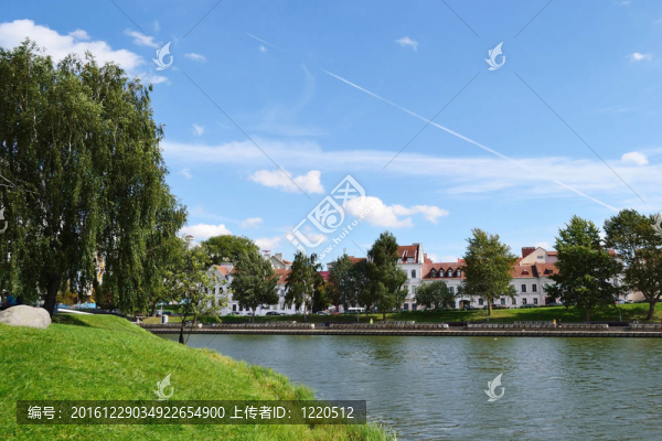 一個(gè)陽光燦爛的夏日的明斯克