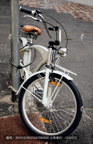 自行車停在慕尼黑街。德國(guó)
