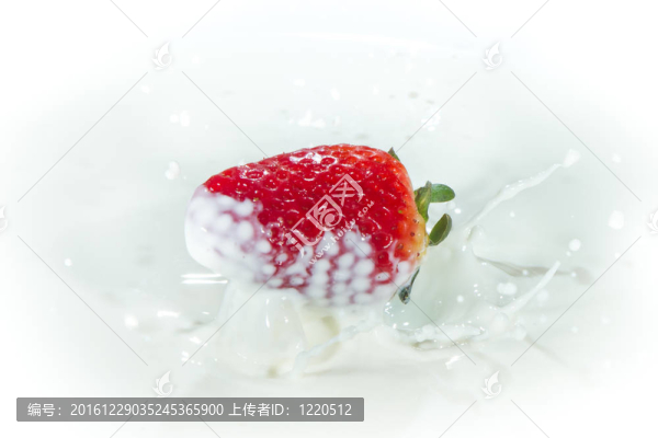 草莓濺奶