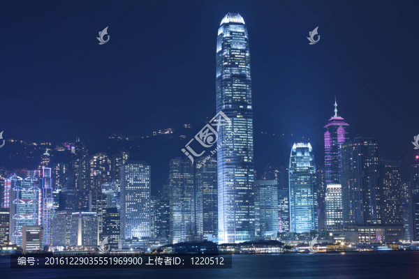 香港的夜景在維多利亞港