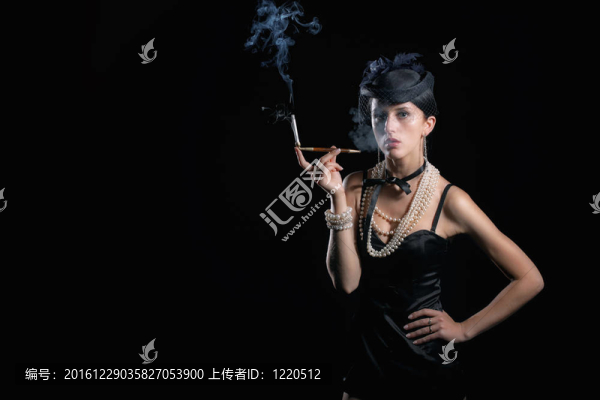 女人與香煙舊貨帽子