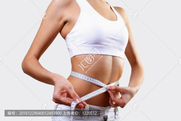 穿運(yùn)動(dòng)服的年輕漂亮女人