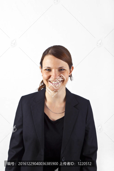商業(yè)婦女面帶微笑和期待嚴(yán)重