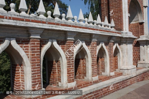 察里津?qū)m殿和公園在莫斯科南部的集合；由凱瑟琳皇后為基礎(chǔ)