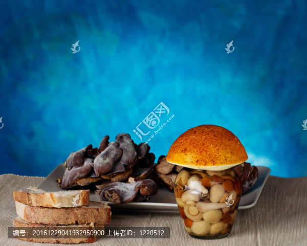 罐子里的蘑菇