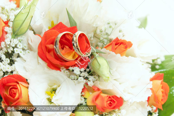 結(jié)婚戒指和鮮花