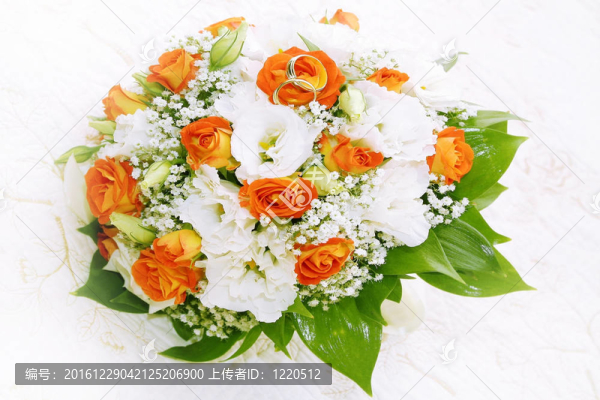 結(jié)婚戒指和花