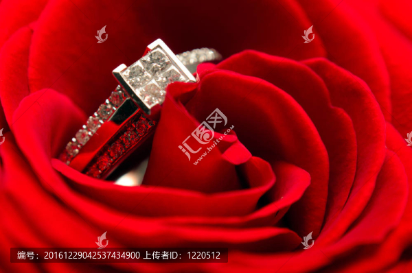 鉆石訂婚戒指