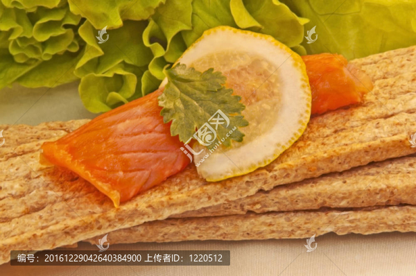 三文魚和檸檬