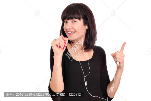 女孩在電話里聽音樂
