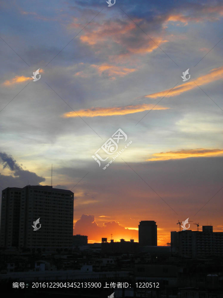 曼谷紅日落；在泰國