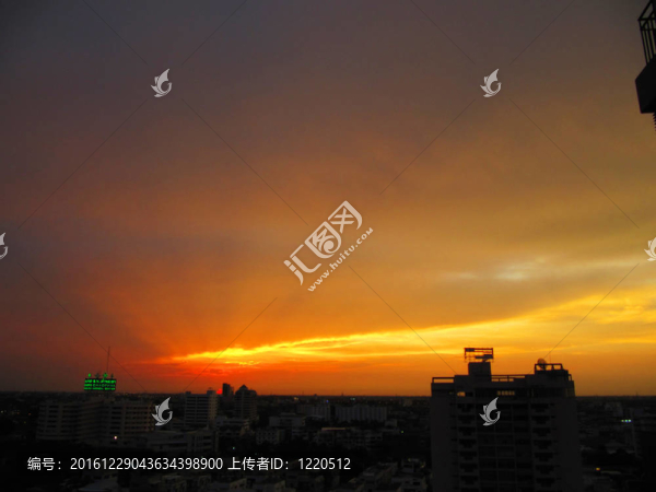 曼谷紅日落；在泰國