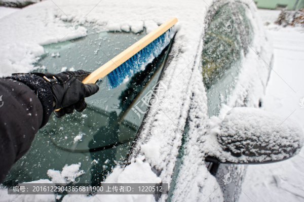 汽車除雪