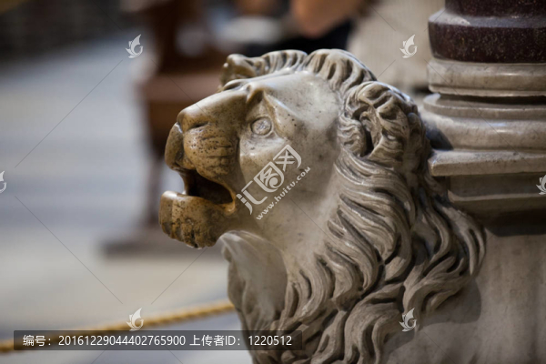 比薩大教堂內(nèi)部。講壇上的Giovanni,Pisano