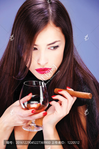 女人和雪茄