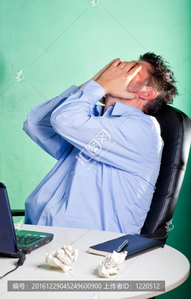 失意的商人在他的辦公室