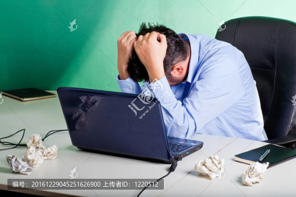 失意的商人在他的辦公室
