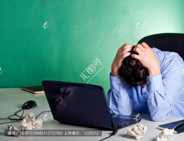 失意的商人在他的辦公室