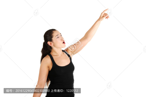 年輕漂亮的女人指著
