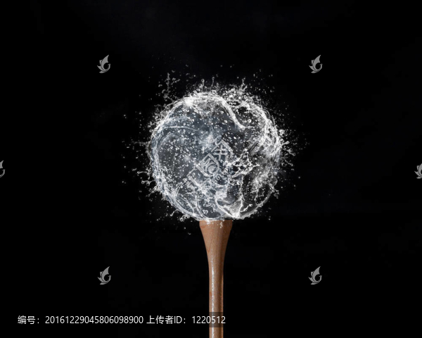 黑色背景水上高爾夫球