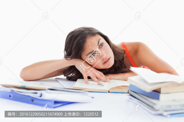 無聊的女學生做作業(yè)