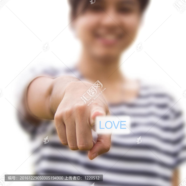 女子按下愛按鈕