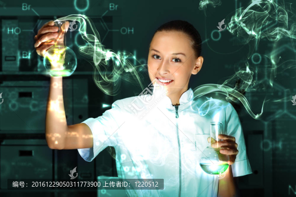 年輕的化學(xué)家在實(shí)驗(yàn)室工作