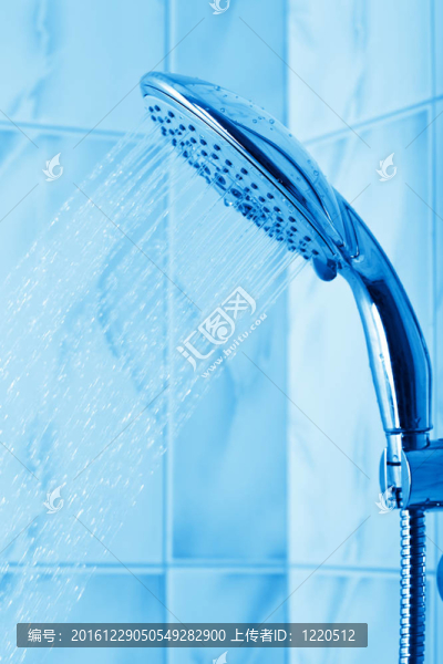 金屬淋浴水