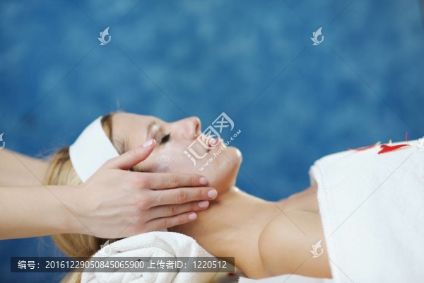 美麗的年輕女子