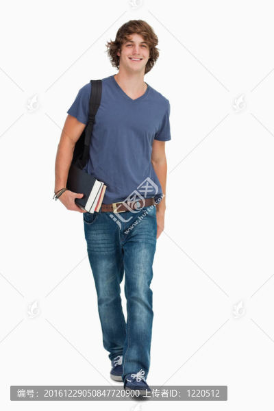 一個帶背包和書的男學生的正面視圖