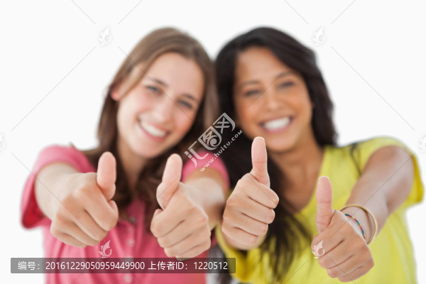 豎起大拇指