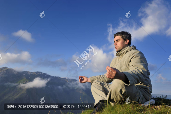 在山上的新鮮日出