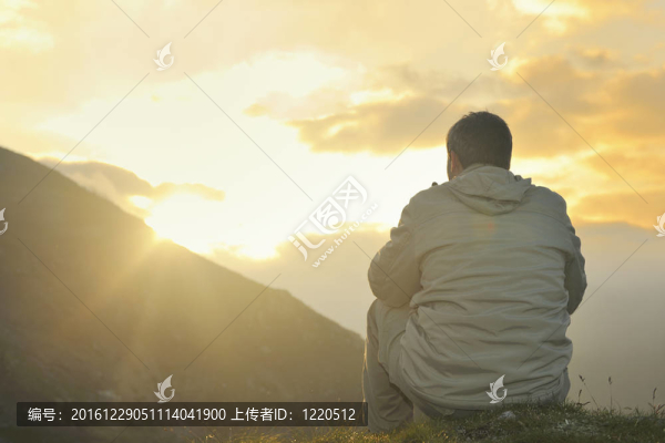 在山上的新鮮日出