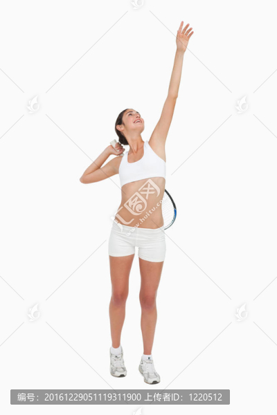 苗條的女人穿著白色的衣服打網(wǎng)球