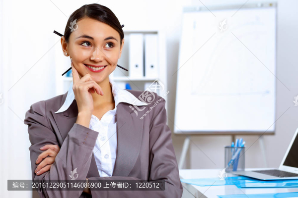 女青年上班服上班
