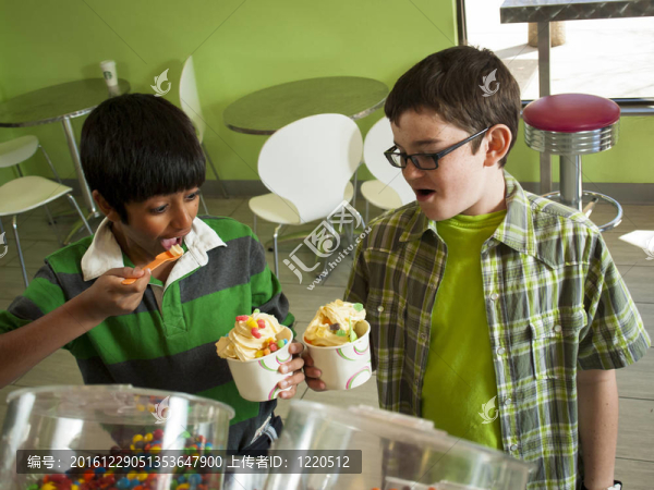 吃Frozen,Yogurt