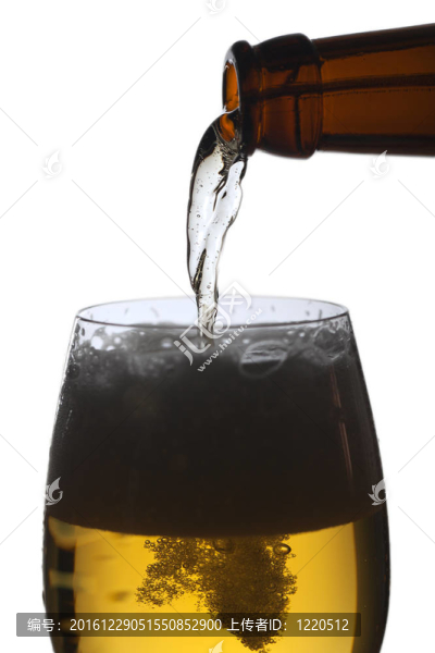 啤酒杯。