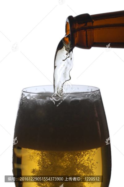 啤酒杯。