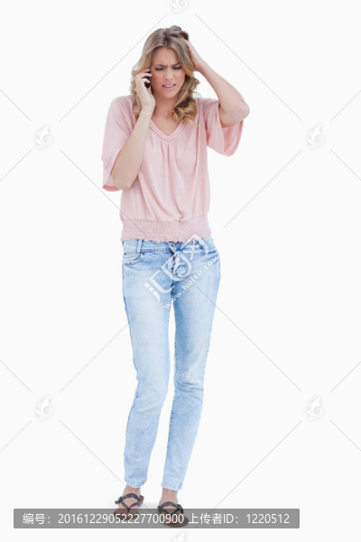 一個失意的女人講她的手機(jī)殼長鏡頭