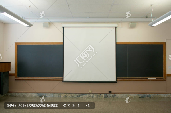 帶投影屏幕的空教室