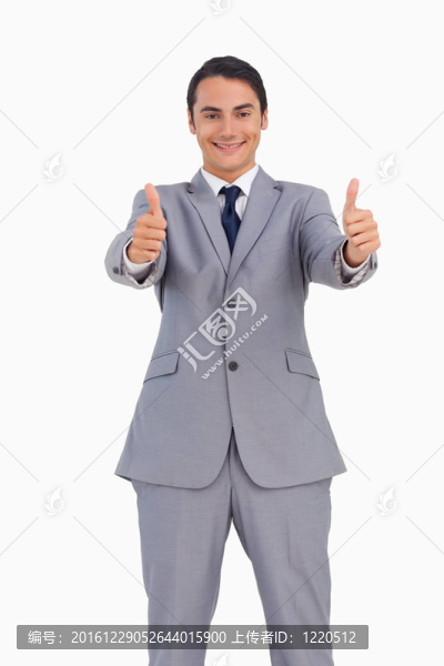 微笑的男人在西裝豎起大拇指